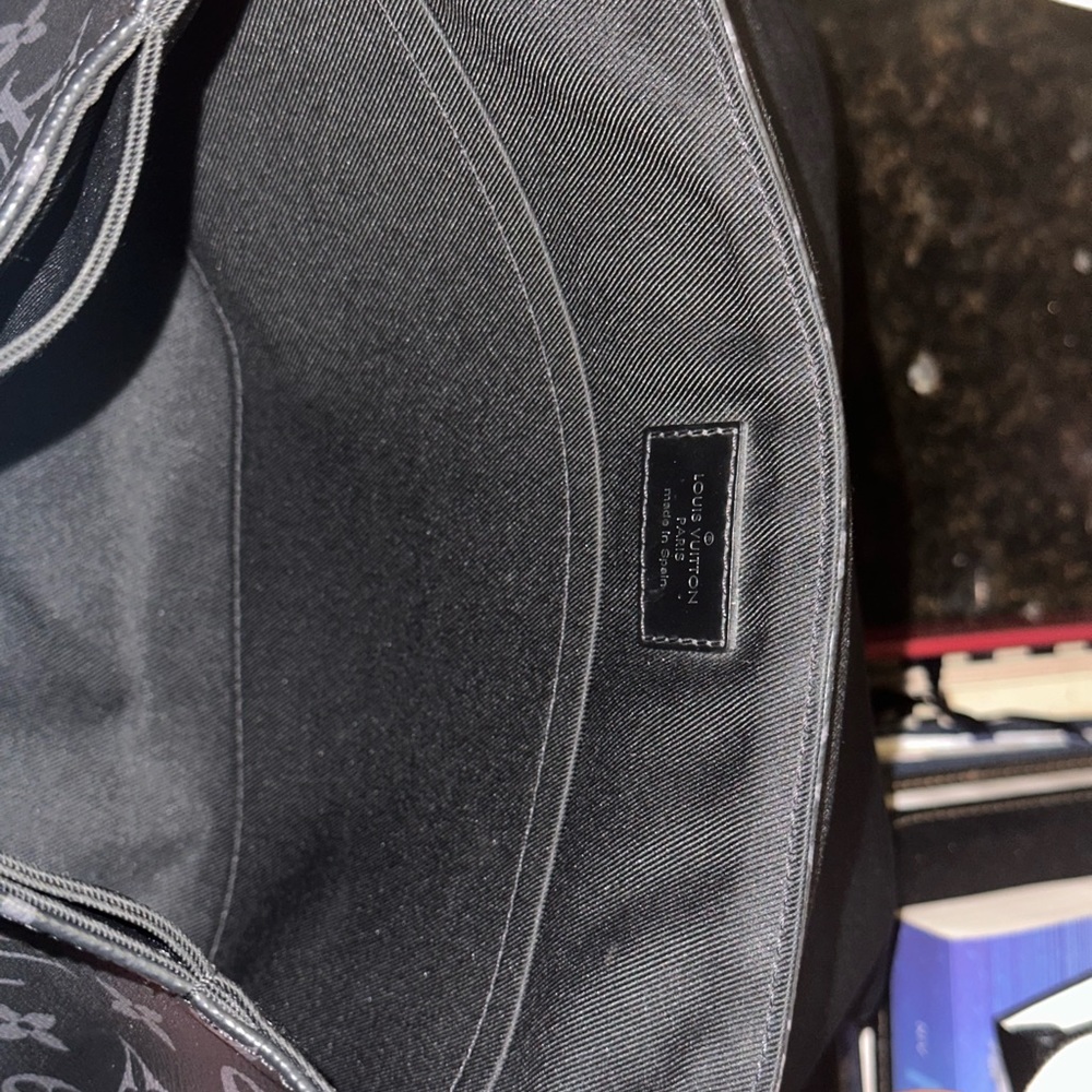 Louis Vuitton Unisex Messenger Bag - Picture 6 of 6